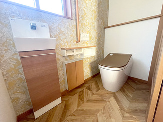 トイレリフォーム タンクレストイレと手洗器設置で、すっきり快適なレストルーム