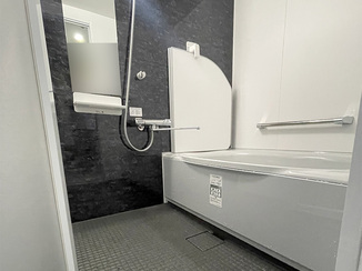 バスルームリフォーム 滑りにくい床で安心して使えるバスルーム