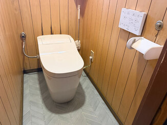 トイレリフォーム タンクレスですっきり！広々としたレストルーム